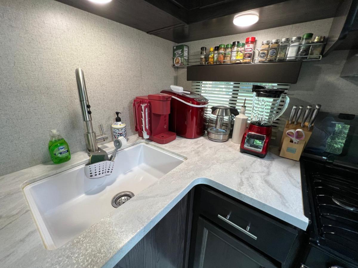 Lake Front Rv Experience Close To Port Canaveral And Kennedy Space Center Hotell Titusville Eksteriør bilde